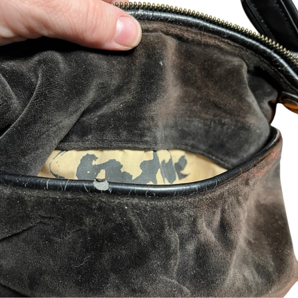 Vintage Juicy Couture Y2K  black velvet Juicy chain detail crossbody rare - Picture 13 of 16